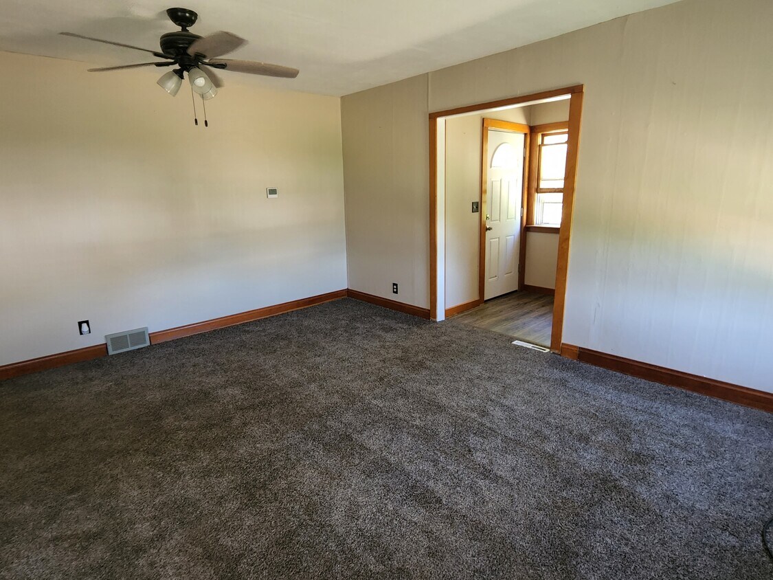 428 Railroad Ave, Albert Lea, MN 56007 House for Rent in Albert Lea