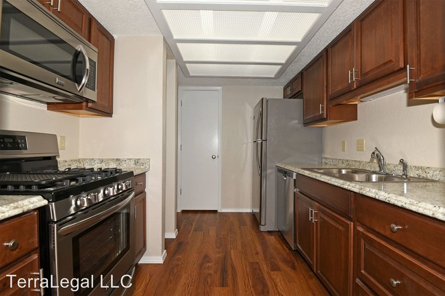 Building Photo - 2302 W Quantico St