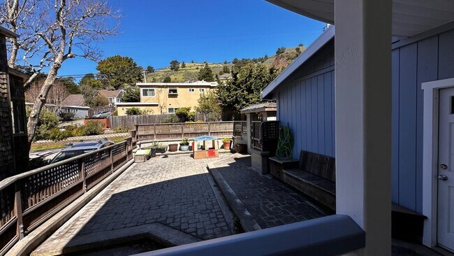 Building Photo - 714 Rockaway Beach Ave