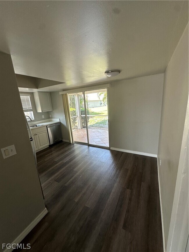 Foto del edificio - 3705 Country Club Blvd