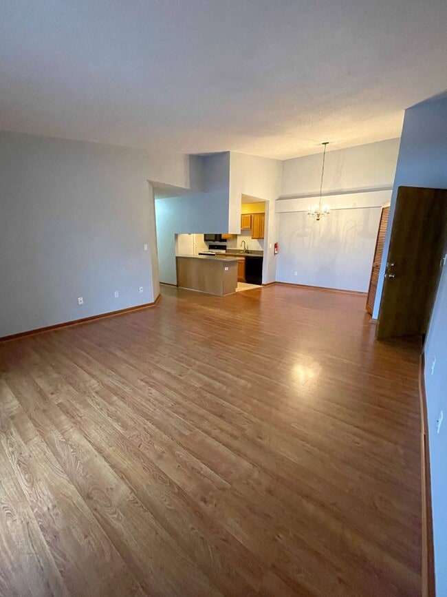 Building Photo - Two Bedroom Condo in Stadium Meadows! Flex...