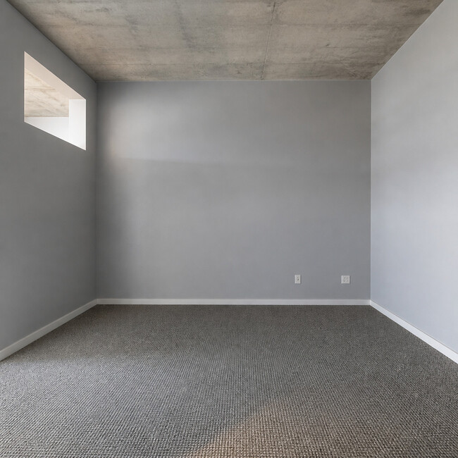 Building Photo - 1122 W Catalpa Ave