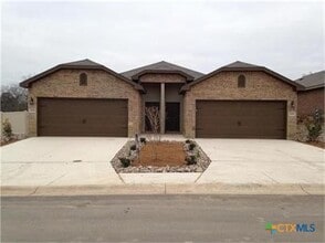Building Photo - 601 Jack Rabbit Ln