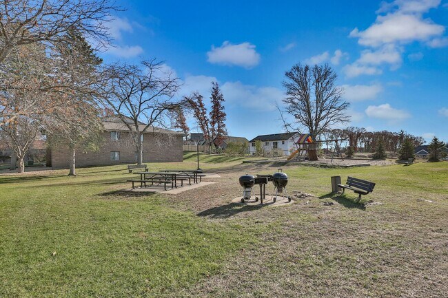 Foto del edificio - 6001 E Viking Blvd
