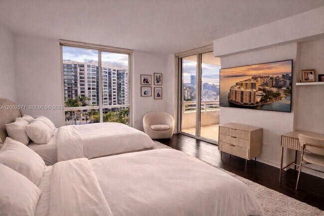 Foto del edificio - 848 Brickell Key Dr