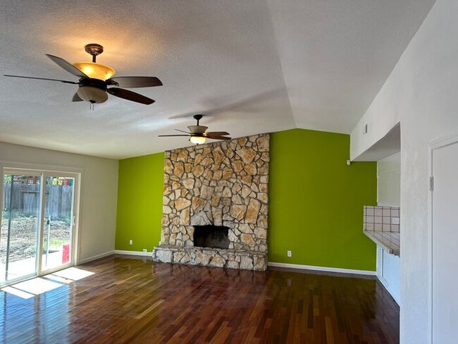 Building Photo - Stockton 3 Bedroom 2 Bedroom