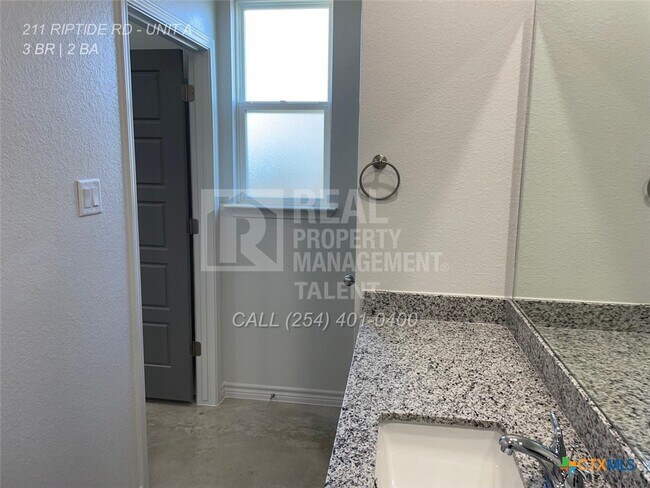Foto del edificio - 211 Riptide Rd
