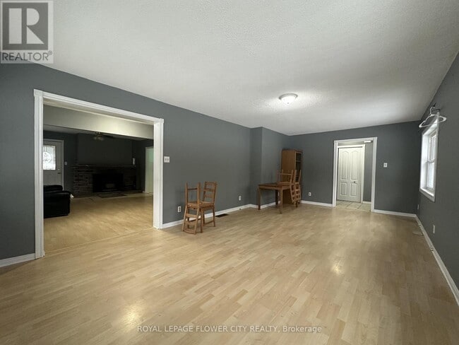 Photo du bâtiment - 9406 Side Rd 5