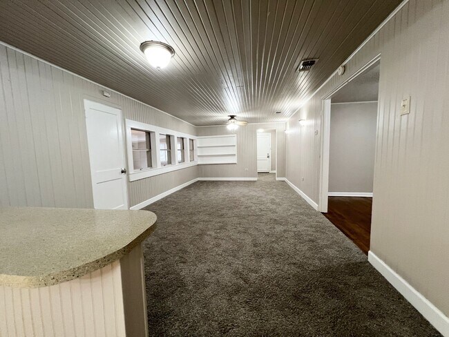 Building Photo - LIVE04