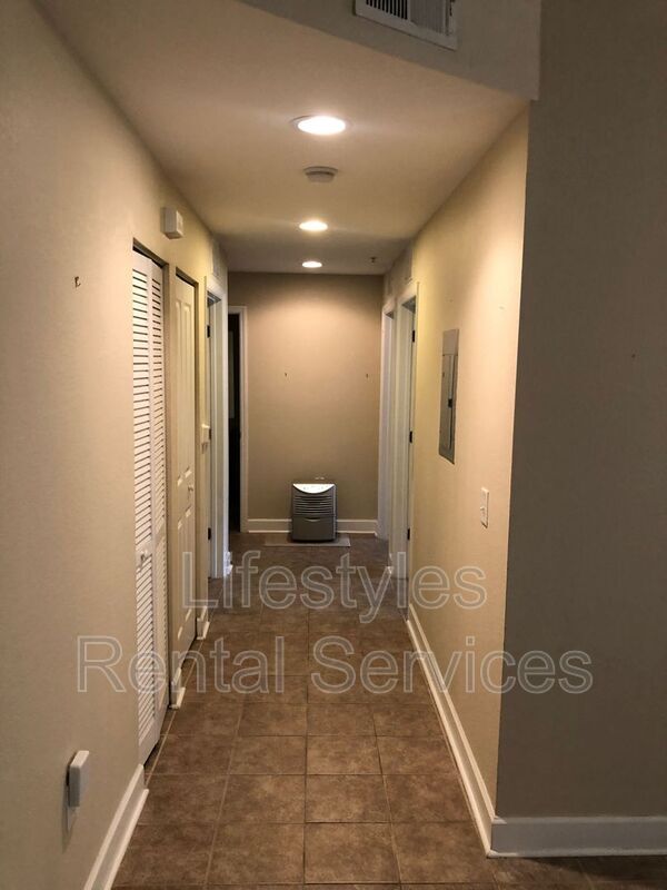 Foto del edificio - 9745 Touchton Rd