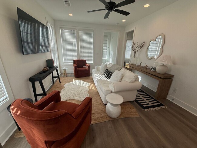 Building Photo - Northgate Townhome - Auburn