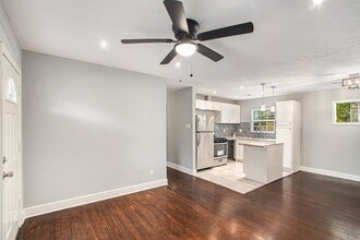 Building Photo - 9414 Rosehaven Dr