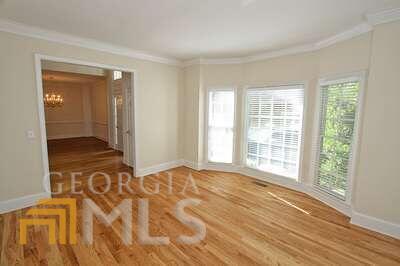 Building Photo - 800 Chelsea Park Dr NE