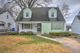 Building Photo - 1567 W Riverview Ave
