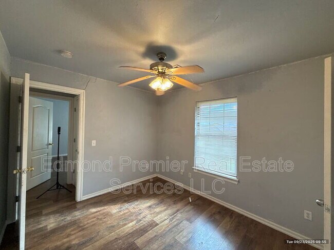 Foto del edificio - 344 NW 121st St