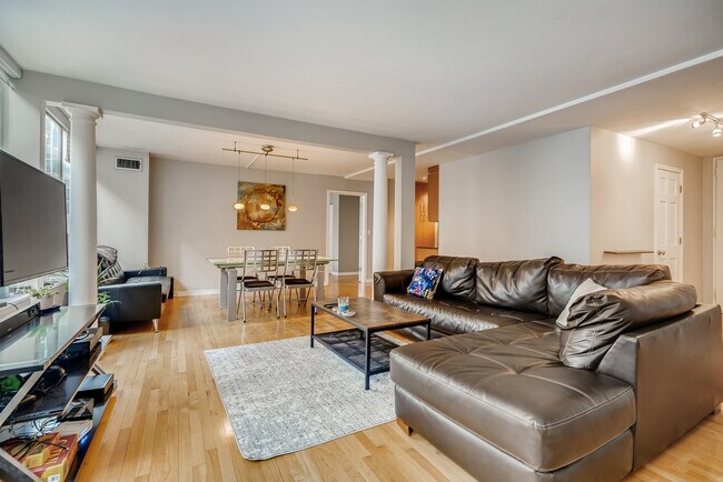 Foto del edificio - 233 E Erie St