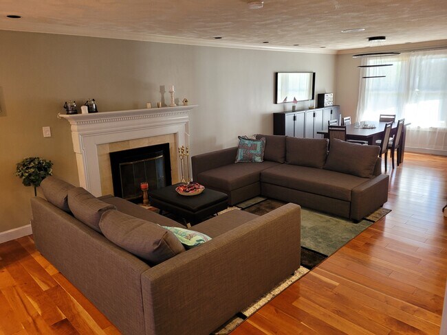 Foto del edificio - 12 Hanson Ln