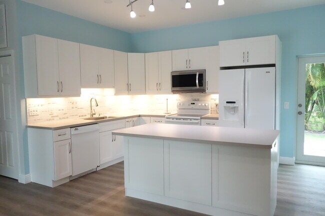 Building Photo - 6748 W Indiantown Rd