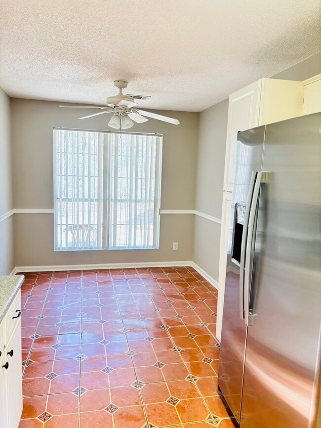 Building Photo - 180 Saint James Pl