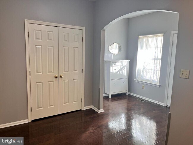 Building Photo - 637 Fawn Cir