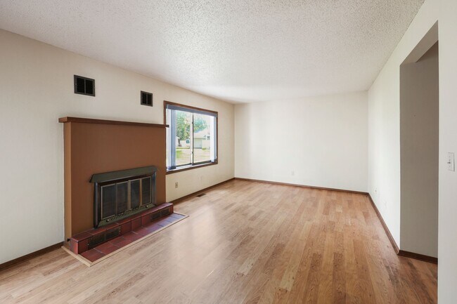 Foto del edificio - 3 Bedroom Townhome in St. Cloud