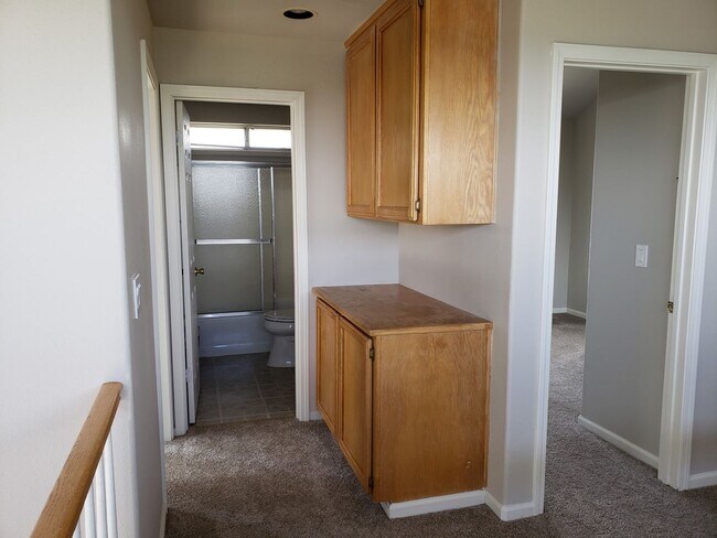 Building Photo - Charming 3 bedroom 2.5 Bath home in Antioc...