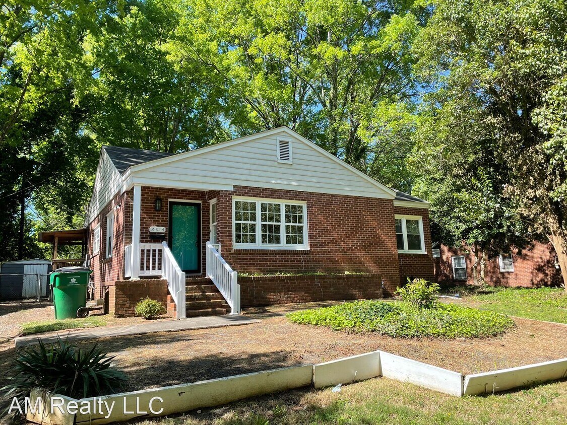 3 br, 1.5 bath House 2214 Arnold Drive House for Rent in Charlotte