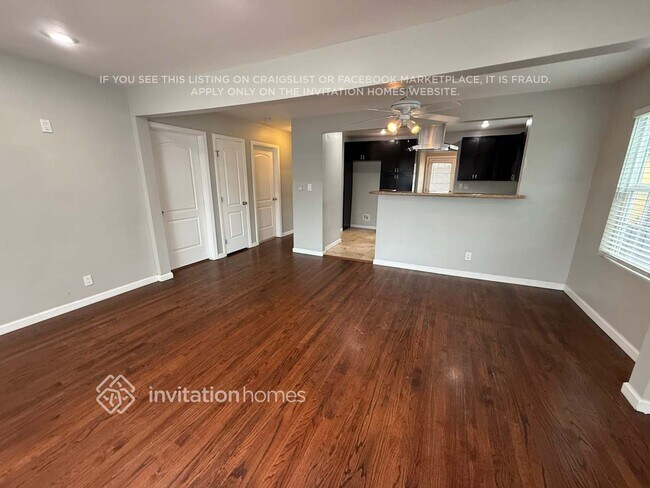 Building Photo - 11118 S Manhattan Pl