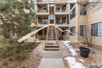 Building Photo - 940 S Dahlia St