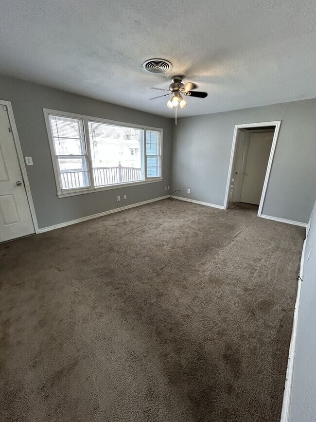 Foto del edificio - Great House 4 bedroom 2 bath house