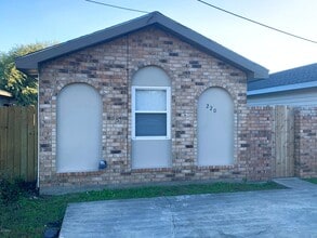 Building Photo - 220 Briarcliff Dr