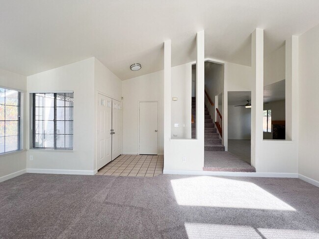 Foto del edificio - Newly Renovated 4 Bed, 3 Bath Home