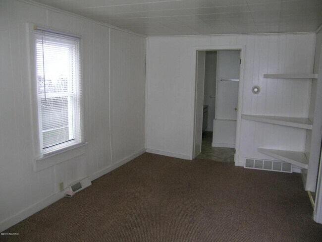 Building Photo - 535 N Dartmouth St