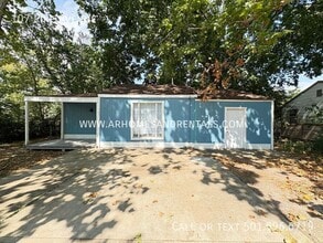 Building Photo - 107 Pike Ave