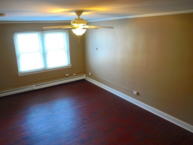 Main Room - 1530 N Downing St