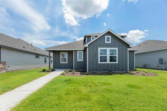 Foto del edificio - 512 Clearlake Dr