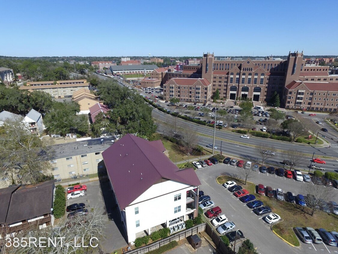 Foto del edificio - 1 br, 1 bath Apartment - 325 Hayden Road