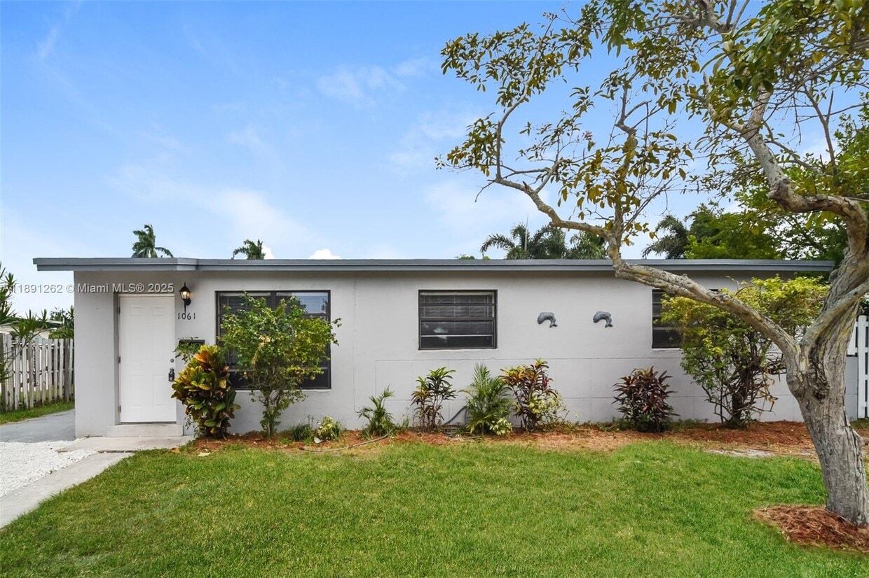 Primary Photo - 1061 SW 31st St