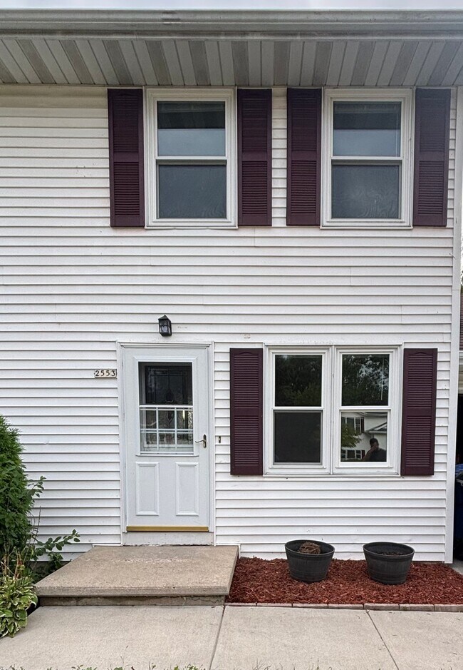 Building Photo - 2553 Clover St