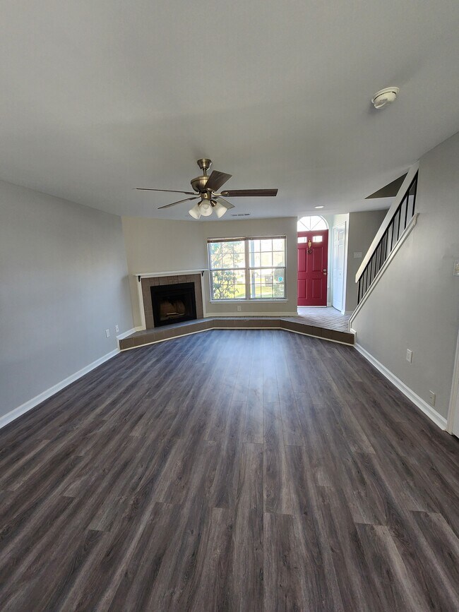 Living Room - 121 Macintosh Ct