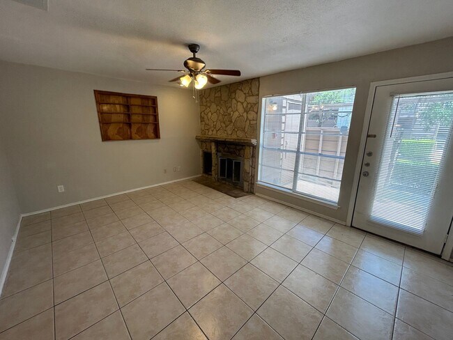 Foto del edificio - **APPLICATION RECEIVED** **MOVE-IN SPECIAL...