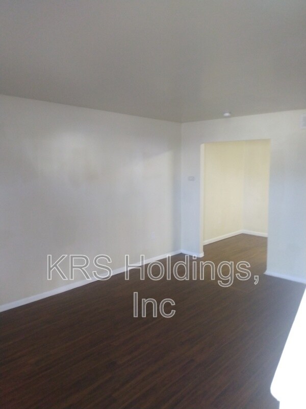 Building Photo - 709 E 17th St