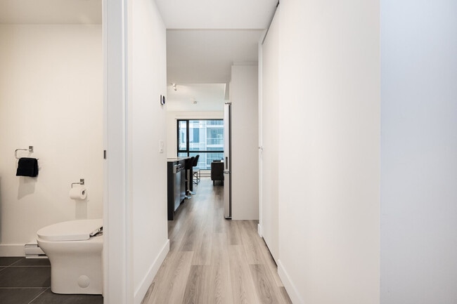 Building Photo - 4171 Rue de la Montagne