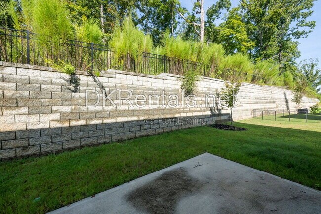Building Photo - 327 Vly Oak Dr