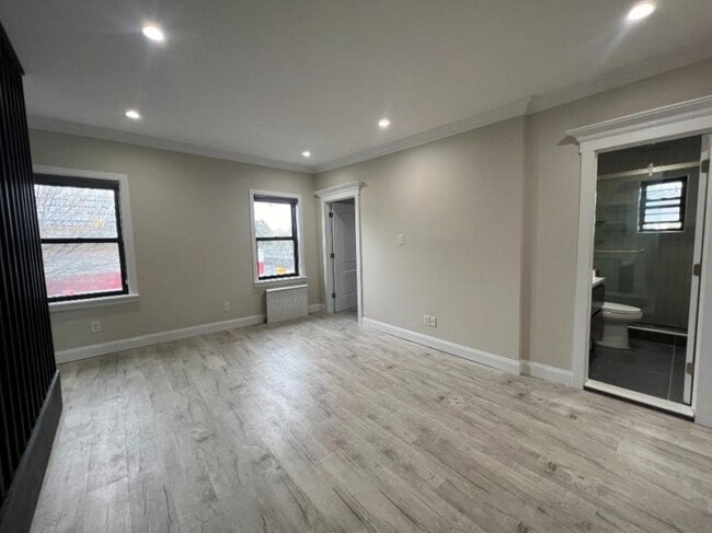Building Photo - 2 bedroom in WOODSIDE NY 11377