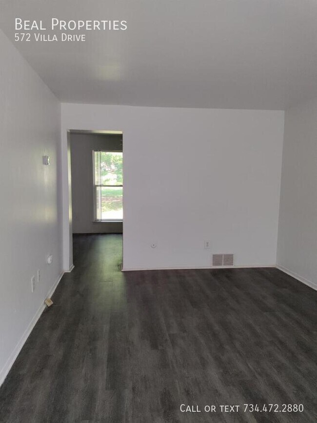 Building Photo - 572 Villa Dr