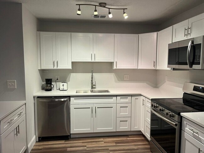 Foto del edificio - 5132 Beach Dr SE