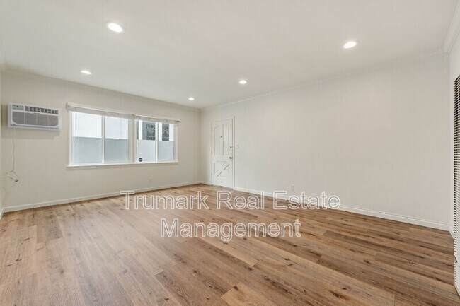 Foto del edificio - 4247 Laurel Canyon Blvd