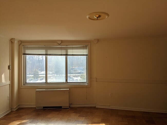 Building Photo - 10201 Grosvenor Plz