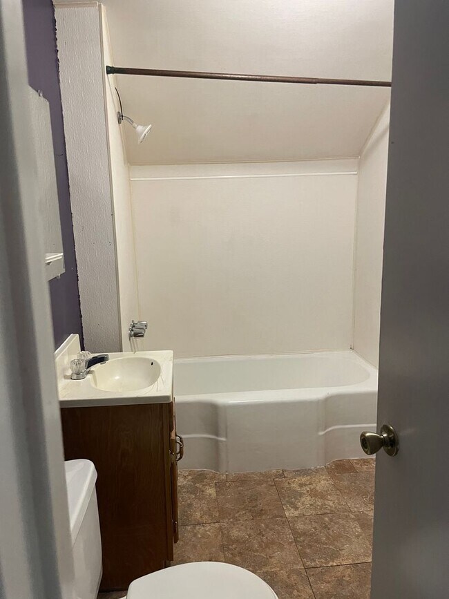 Foto del edificio - 1 Bedroom 1 bathroom Apt